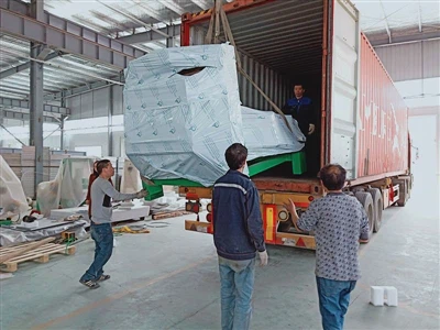 Envío de pantallas vibrantes a Vietnam .